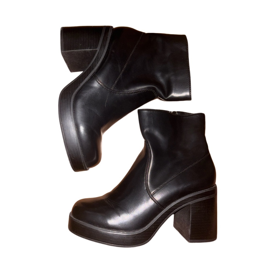 Madden Girl Tornado Boot Size 8 1/2 Womens